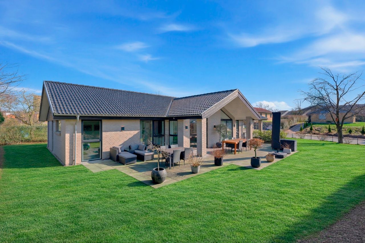 Ejendomsbillede 2 af 27